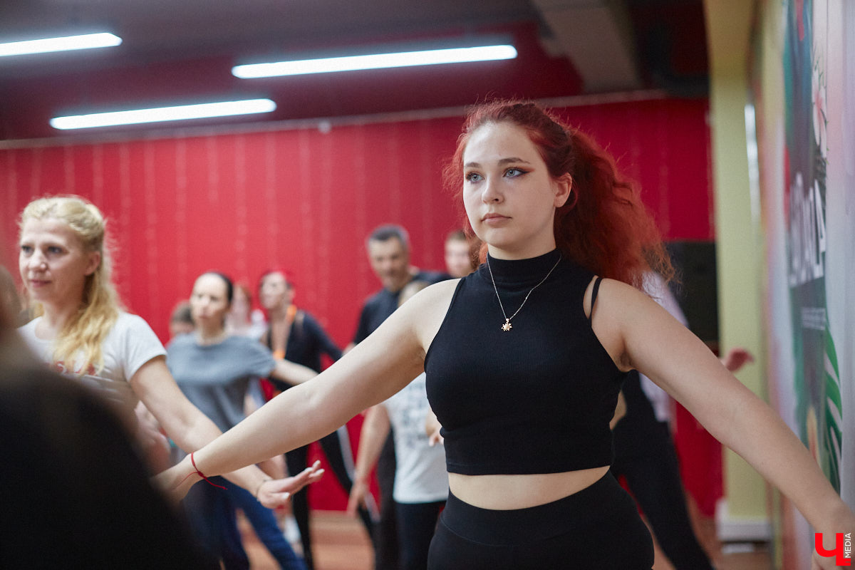 Не знаете, как провести вечер пятницы? Тогда посетите отчетный концерт двух творческих пространств Владимира. На сцену выйдут ученики и преподаватели танцевальной академии LaViDanza и лаборатории музыки Muzlab.PRО. Это стоит увидеть!