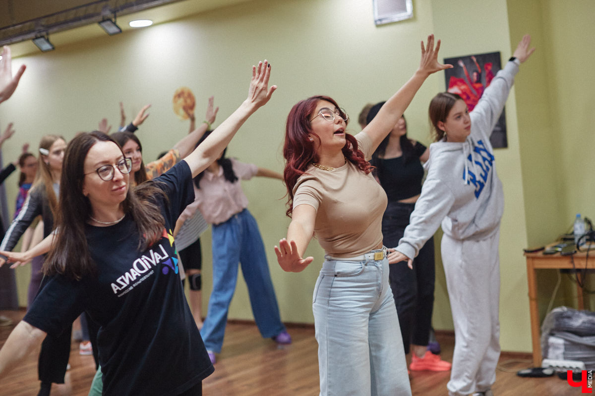 Не знаете, как провести вечер пятницы? Тогда посетите отчетный концерт двух творческих пространств Владимира. На сцену выйдут ученики и преподаватели танцевальной академии LaViDanza и лаборатории музыки Muzlab.PRО. Это стоит увидеть!