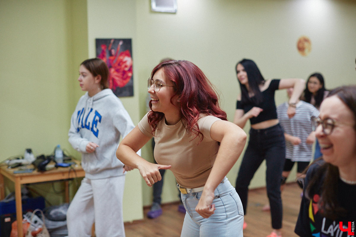 Не знаете, как провести вечер пятницы? Тогда посетите отчетный концерт двух творческих пространств Владимира. На сцену выйдут ученики и преподаватели танцевальной академии LaViDanza и лаборатории музыки Muzlab.PRО. Это стоит увидеть!