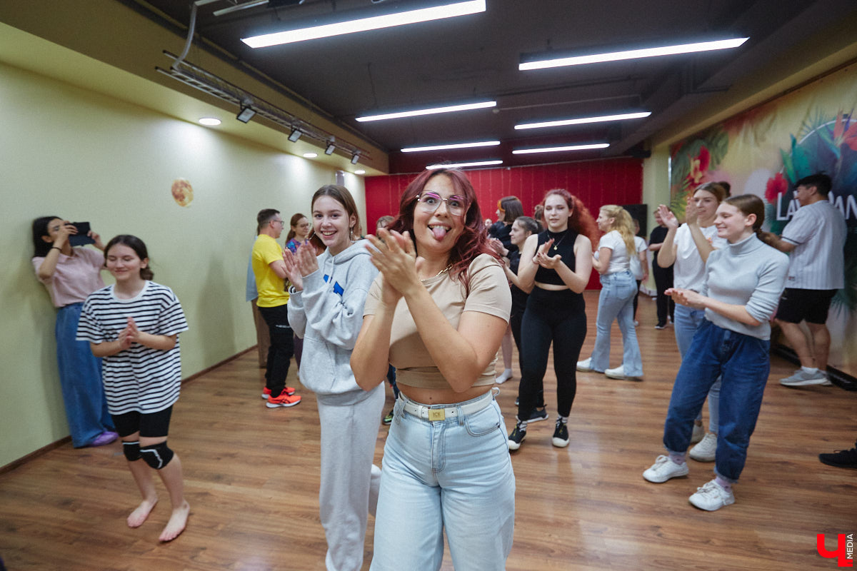 Не знаете, как провести вечер пятницы? Тогда посетите отчетный концерт двух творческих пространств Владимира. На сцену выйдут ученики и преподаватели танцевальной академии LaViDanza и лаборатории музыки Muzlab.PRО. Это стоит увидеть!