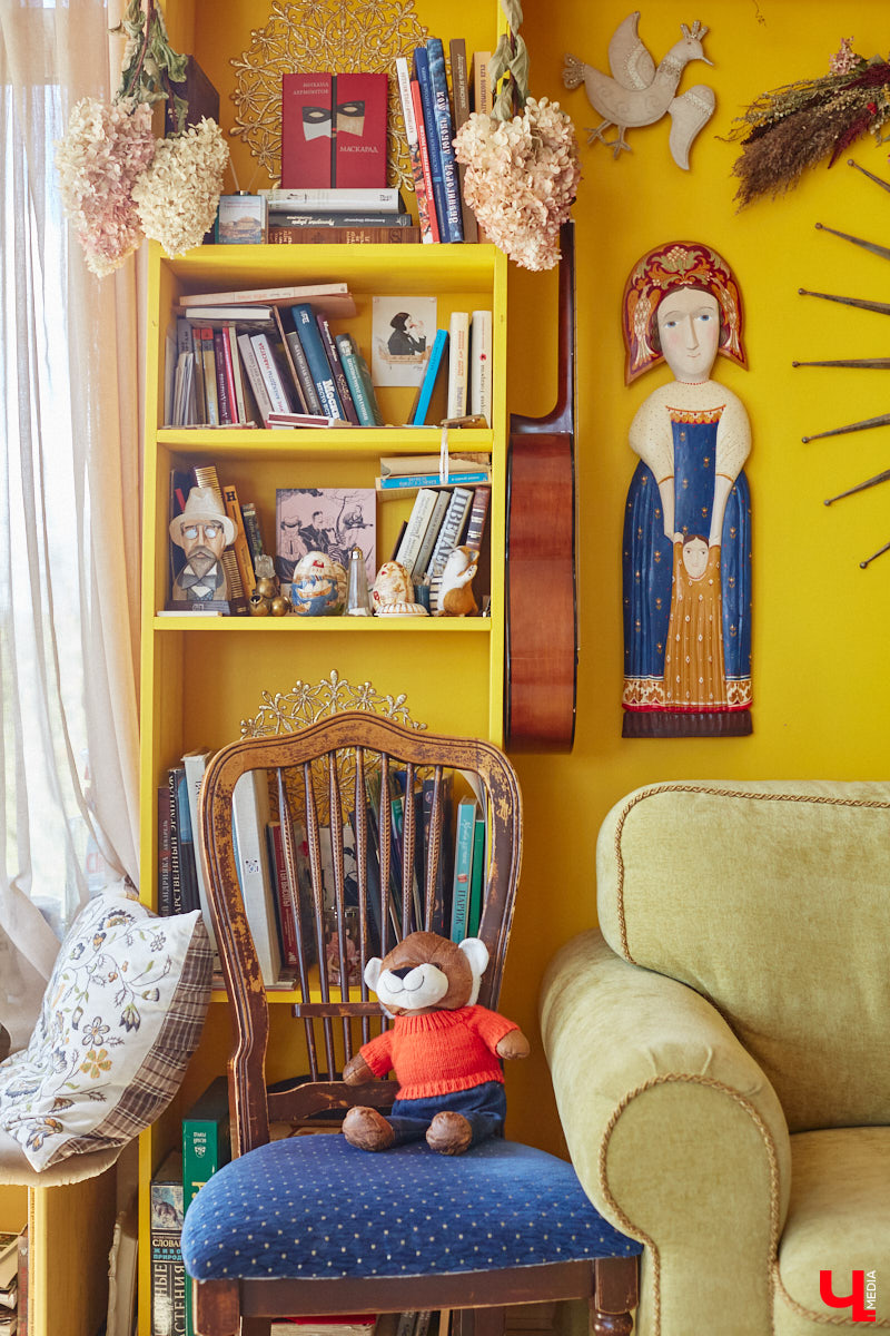 Гостевой дом «Частный визит» Елены Маньенан в Плёсе не раз признавали одним из красивейших мест России. Там останавливались Эмир Кустурица, Стивен Сигал, Рэйф Файнс, Алиса Фрейндлих, Валентин Юдашкин и многие другие публичные персоны. Но вот уже 2,5 года известный отельер, ресторатор и автор кулинарных книг проживает во Владимирской области. «Ключ-Медиа» выпал уникальный шанс побеседовать с этой потрясающей женщиной, и мы его, конечно же, не упустили!