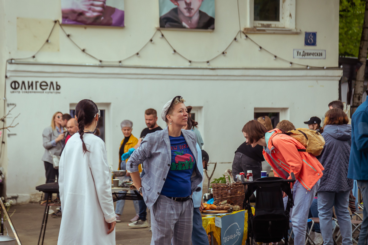 В минувшее воскресенье в центре Владимира прошел «Ресторанный день», причем в новом формате гастроарта. Еда как искусство и съедобные арт-объекты – результат коллаборации художников и кулинаров. Рассказываем, чем на этот раз горожан удивляло ставшее уже традиционным мероприятие.