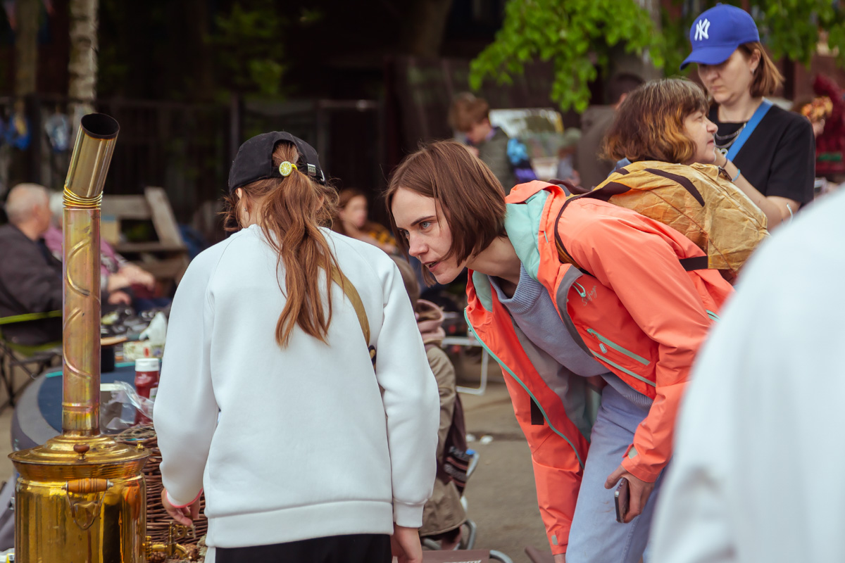 В минувшее воскресенье в центре Владимира прошел «Ресторанный день», причем в новом формате гастроарта. Еда как искусство и съедобные арт-объекты – результат коллаборации художников и кулинаров. Рассказываем, чем на этот раз горожан удивляло ставшее уже традиционным мероприятие.