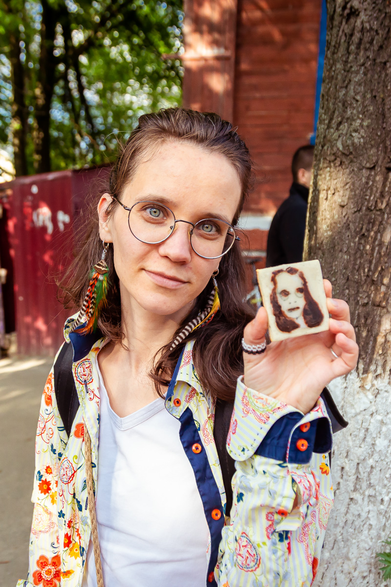 В минувшее воскресенье в центре Владимира прошел «Ресторанный день», причем в новом формате гастроарта. Еда как искусство и съедобные арт-объекты – результат коллаборации художников и кулинаров. Рассказываем, чем на этот раз горожан удивляло ставшее уже традиционным мероприятие.
