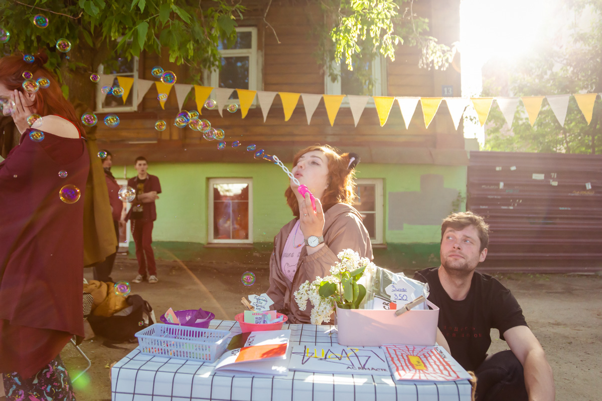 В минувшее воскресенье в центре Владимира прошел «Ресторанный день», причем в новом формате гастроарта. Еда как искусство и съедобные арт-объекты – результат коллаборации художников и кулинаров. Рассказываем, чем на этот раз горожан удивляло ставшее уже традиционным мероприятие.