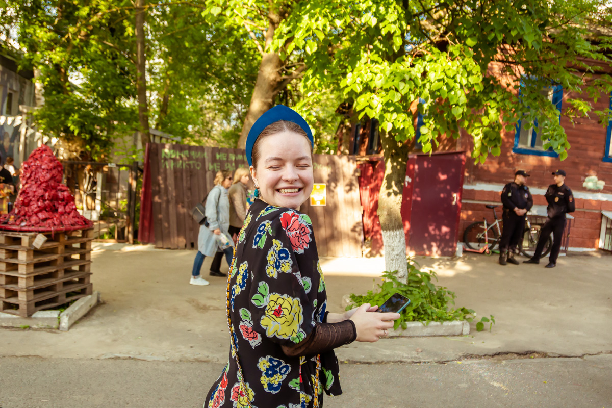 В минувшее воскресенье в центре Владимира прошел «Ресторанный день», причем в новом формате гастроарта. Еда как искусство и съедобные арт-объекты – результат коллаборации художников и кулинаров. Рассказываем, чем на этот раз горожан удивляло ставшее уже традиционным мероприятие.