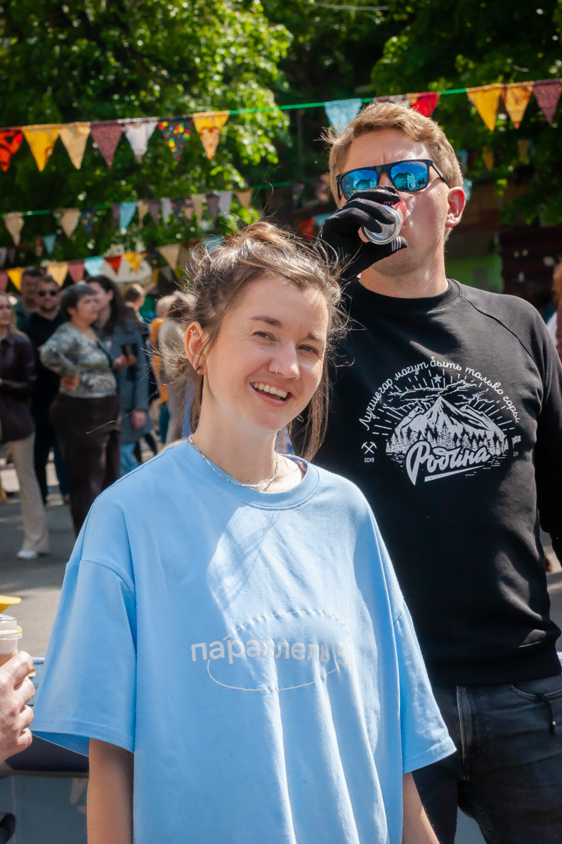 В минувшее воскресенье в центре Владимира прошел «Ресторанный день», причем в новом формате гастроарта. Еда как искусство и съедобные арт-объекты – результат коллаборации художников и кулинаров. Рассказываем, чем на этот раз горожан удивляло ставшее уже традиционным мероприятие.