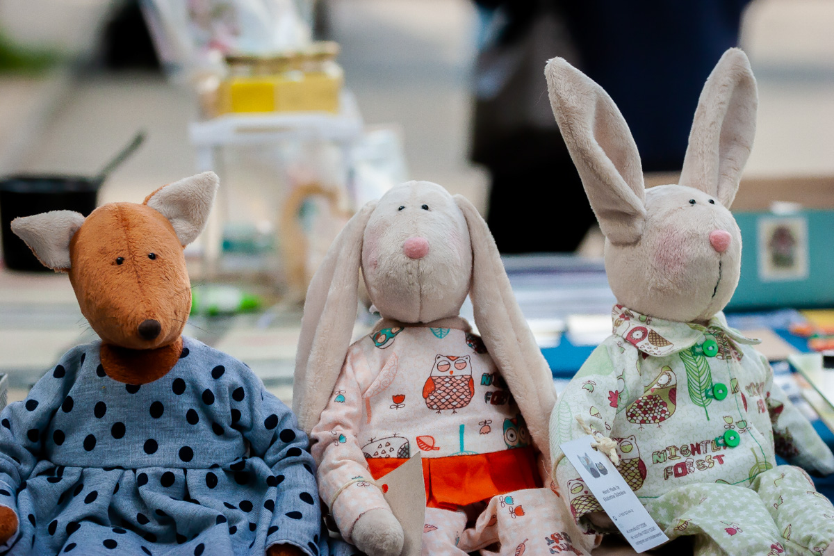 В минувшее воскресенье в центре Владимира прошел «Ресторанный день», причем в новом формате гастроарта. Еда как искусство и съедобные арт-объекты – результат коллаборации художников и кулинаров. Рассказываем, чем на этот раз горожан удивляло ставшее уже традиционным мероприятие.