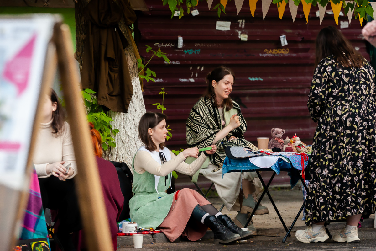 В минувшее воскресенье в центре Владимира прошел «Ресторанный день», причем в новом формате гастроарта. Еда как искусство и съедобные арт-объекты – результат коллаборации художников и кулинаров. Рассказываем, чем на этот раз горожан удивляло ставшее уже традиционным мероприятие.