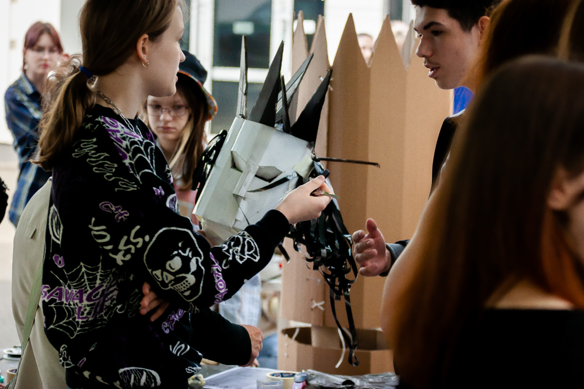 В минувшее воскресенье в центре Владимира прошел «Ресторанный день», причем в новом формате гастроарта. Еда как искусство и съедобные арт-объекты – результат коллаборации художников и кулинаров. Рассказываем, чем на этот раз горожан удивляло ставшее уже традиционным мероприятие.