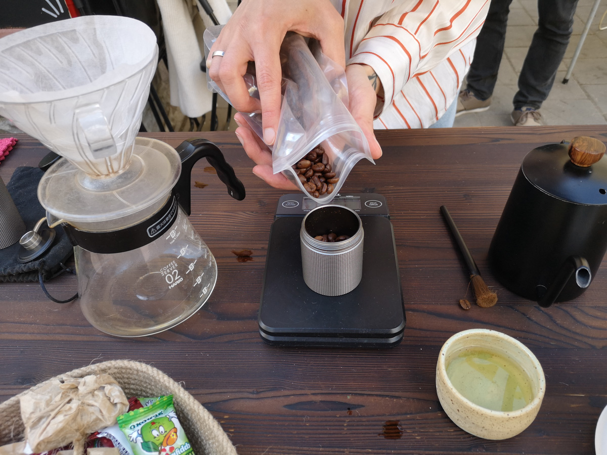 В минувшее воскресенье в центре Владимира прошел «Ресторанный день», причем в новом формате гастроарта. Еда как искусство и съедобные арт-объекты – результат коллаборации художников и кулинаров. Рассказываем, чем на этот раз горожан удивляло ставшее уже традиционным мероприятие.