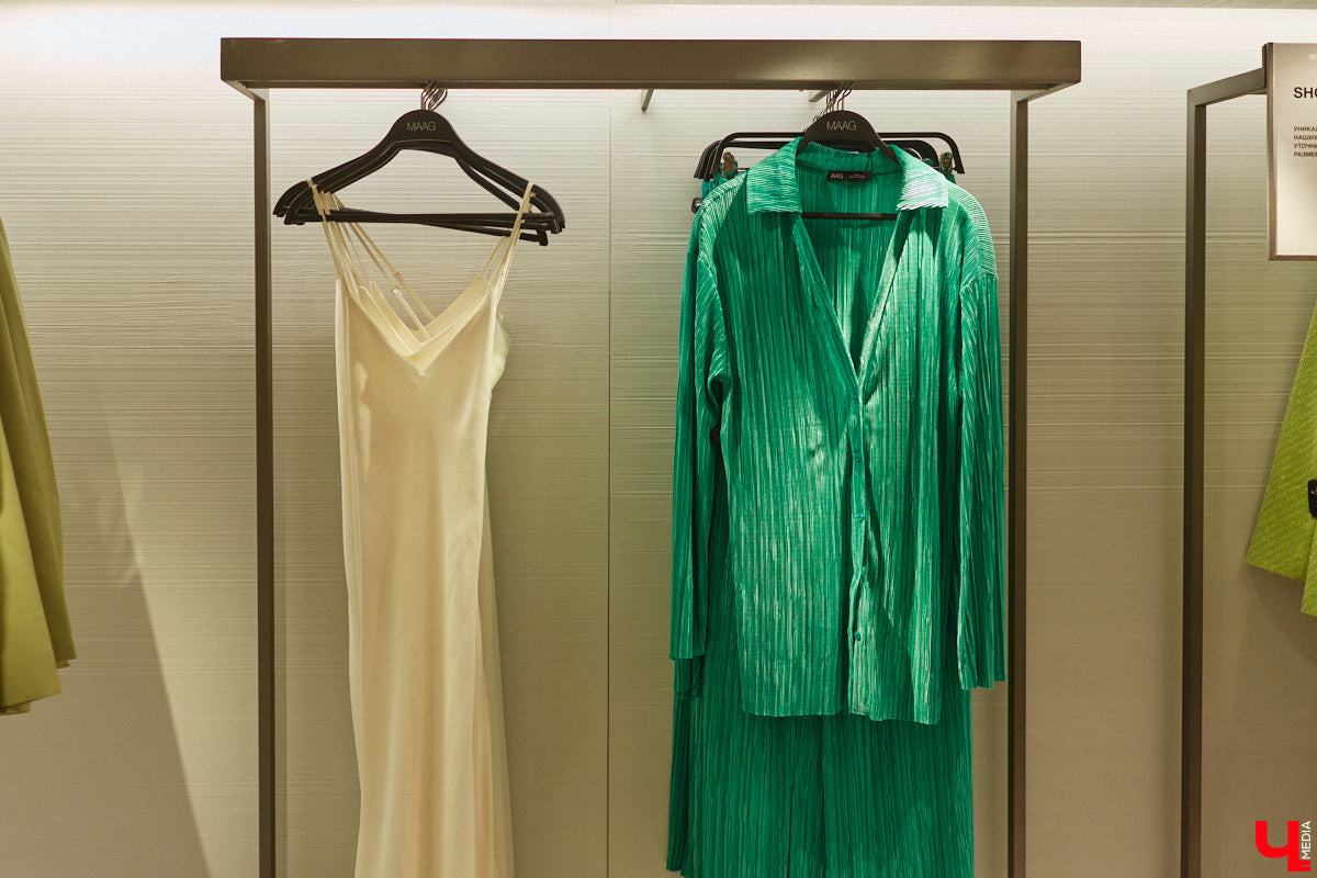 Во Владимире под названием Maag открылась обожаемая многими любителями шопинга Zara. Ее «собратья» по сети тоже обзавелись другими именами. В компании стилиста Елены Капп «Ключ-Медиа» прогулялся по старым-новым магазинам, чтобы поделиться своим впечатлением от предлагаемого ими ассортимента товаров.