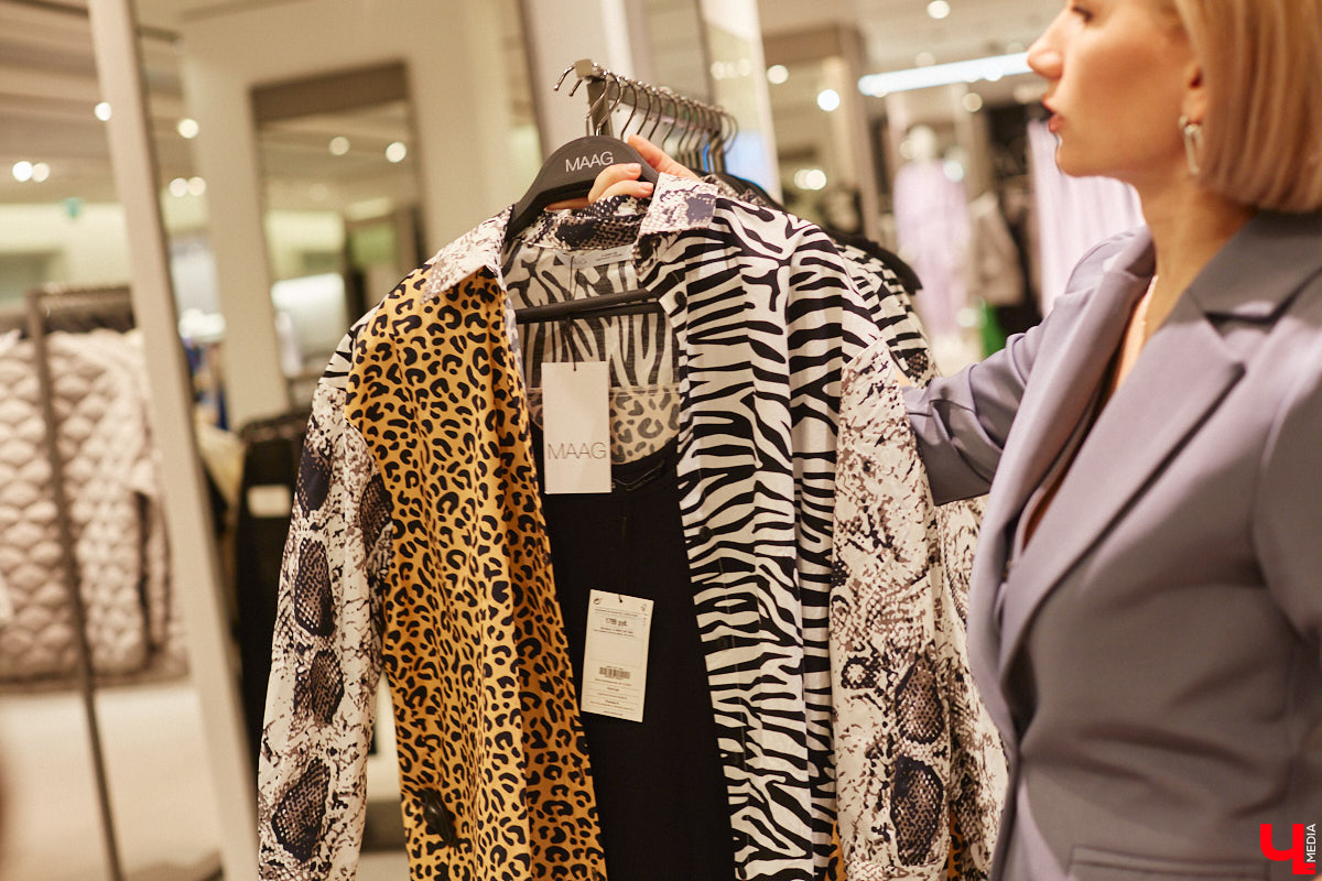 Во Владимире под названием Maag открылась обожаемая многими любителями шопинга Zara. Ее «собратья» по сети тоже обзавелись другими именами. В компании стилиста Елены Капп «Ключ-Медиа» прогулялся по старым-новым магазинам, чтобы поделиться своим впечатлением от предлагаемого ими ассортимента товаров.