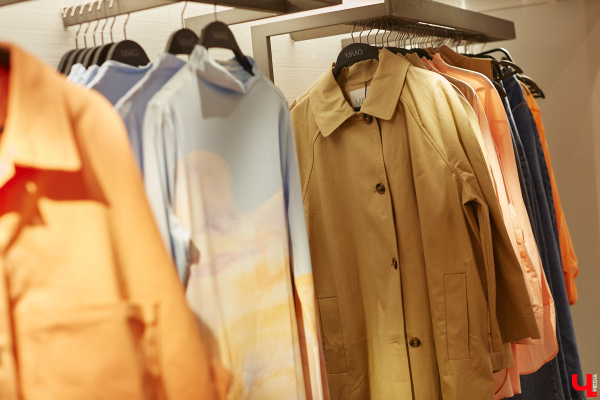 Во Владимире под названием Maag открылась обожаемая многими любителями шопинга Zara. Ее «собратья» по сети тоже обзавелись другими именами. В компании стилиста Елены Капп «Ключ-Медиа» прогулялся по старым-новым магазинам, чтобы поделиться своим впечатлением от предлагаемого ими ассортимента товаров.