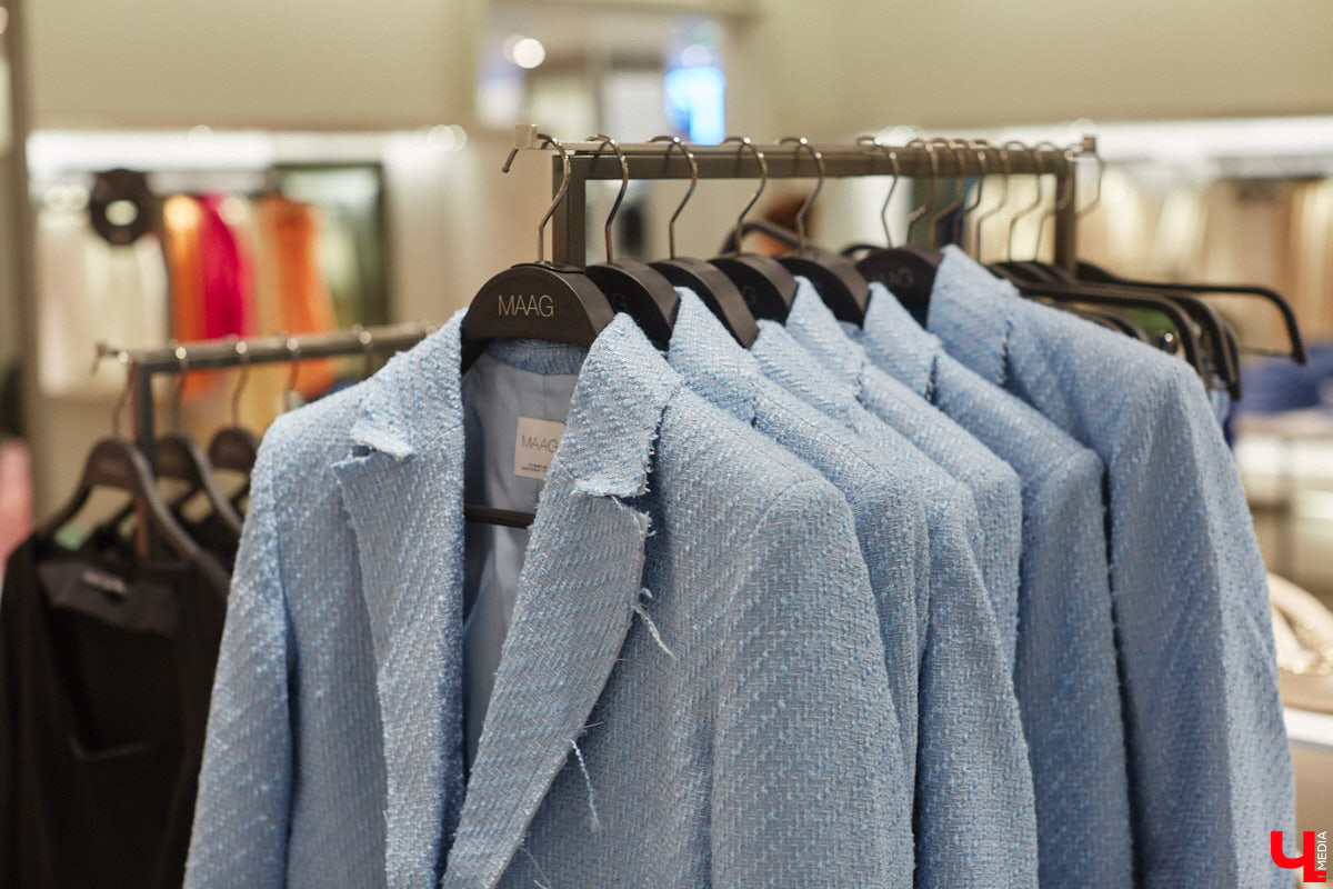 Во Владимире под названием Maag открылась обожаемая многими любителями шопинга Zara. Ее «собратья» по сети тоже обзавелись другими именами. В компании стилиста Елены Капп «Ключ-Медиа» прогулялся по старым-новым магазинам, чтобы поделиться своим впечатлением от предлагаемого ими ассортимента товаров.