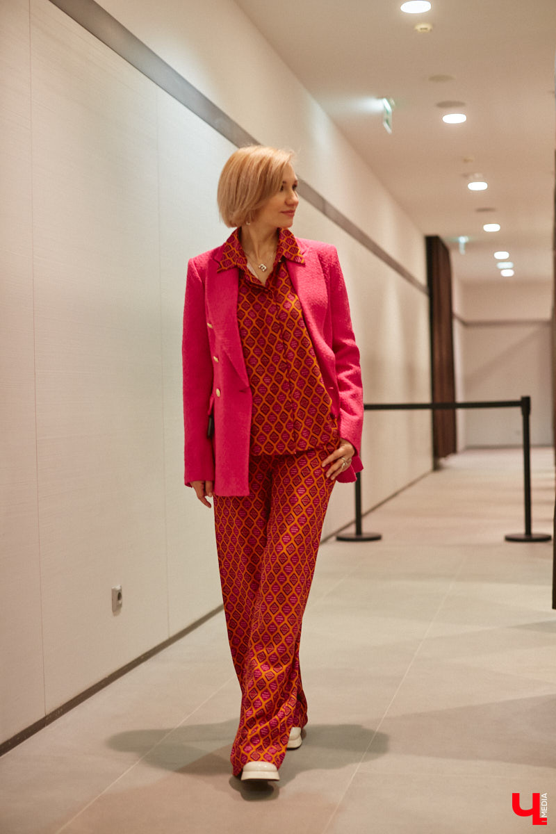 Во Владимире под названием Maag открылась обожаемая многими любителями шопинга Zara. Ее «собратья» по сети тоже обзавелись другими именами. В компании стилиста Елены Капп «Ключ-Медиа» прогулялся по старым-новым магазинам, чтобы поделиться своим впечатлением от предлагаемого ими ассортимента товаров.