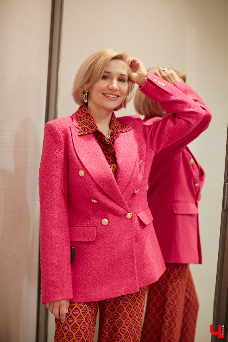 Во Владимире под названием Maag открылась обожаемая многими любителями шопинга Zara. Ее «собратья» по сети тоже обзавелись другими именами. В компании стилиста Елены Капп «Ключ-Медиа» прогулялся по старым-новым магазинам, чтобы поделиться своим впечатлением от предлагаемого ими ассортимента товаров.