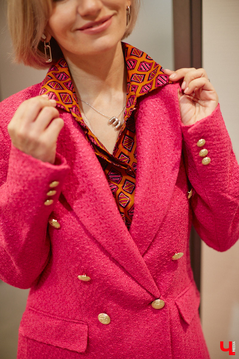 Во Владимире под названием Maag открылась обожаемая многими любителями шопинга Zara. Ее «собратья» по сети тоже обзавелись другими именами. В компании стилиста Елены Капп «Ключ-Медиа» прогулялся по старым-новым магазинам, чтобы поделиться своим впечатлением от предлагаемого ими ассортимента товаров.