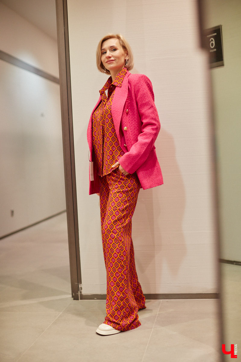 Во Владимире под названием Maag открылась обожаемая многими любителями шопинга Zara. Ее «собратья» по сети тоже обзавелись другими именами. В компании стилиста Елены Капп «Ключ-Медиа» прогулялся по старым-новым магазинам, чтобы поделиться своим впечатлением от предлагаемого ими ассортимента товаров.