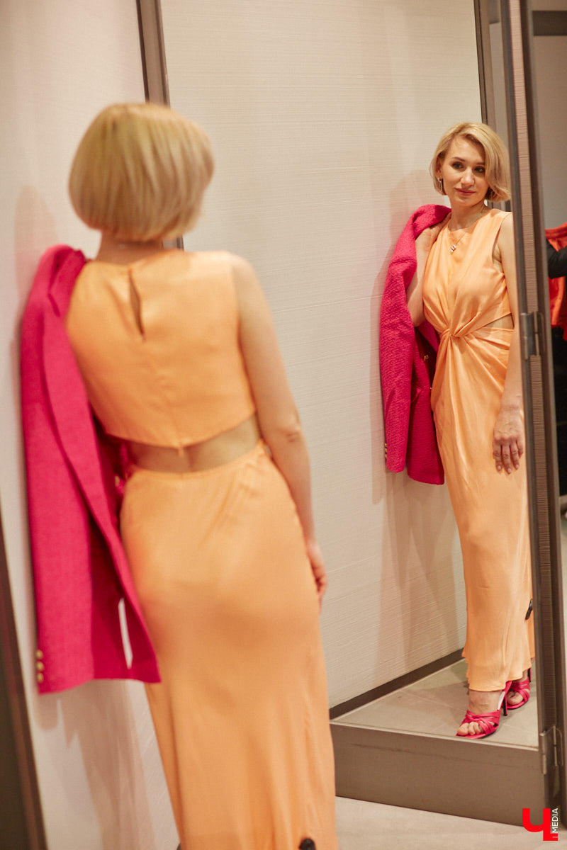 Во Владимире под названием Maag открылась обожаемая многими любителями шопинга Zara. Ее «собратья» по сети тоже обзавелись другими именами. В компании стилиста Елены Капп «Ключ-Медиа» прогулялся по старым-новым магазинам, чтобы поделиться своим впечатлением от предлагаемого ими ассортимента товаров.