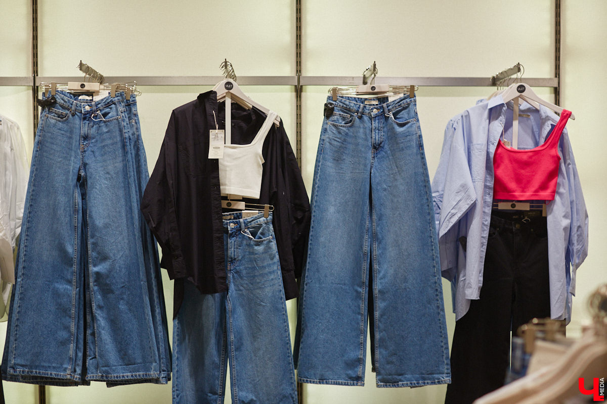 Во Владимире под названием Maag открылась обожаемая многими любителями шопинга Zara. Ее «собратья» по сети тоже обзавелись другими именами. В компании стилиста Елены Капп «Ключ-Медиа» прогулялся по старым-новым магазинам, чтобы поделиться своим впечатлением от предлагаемого ими ассортимента товаров.