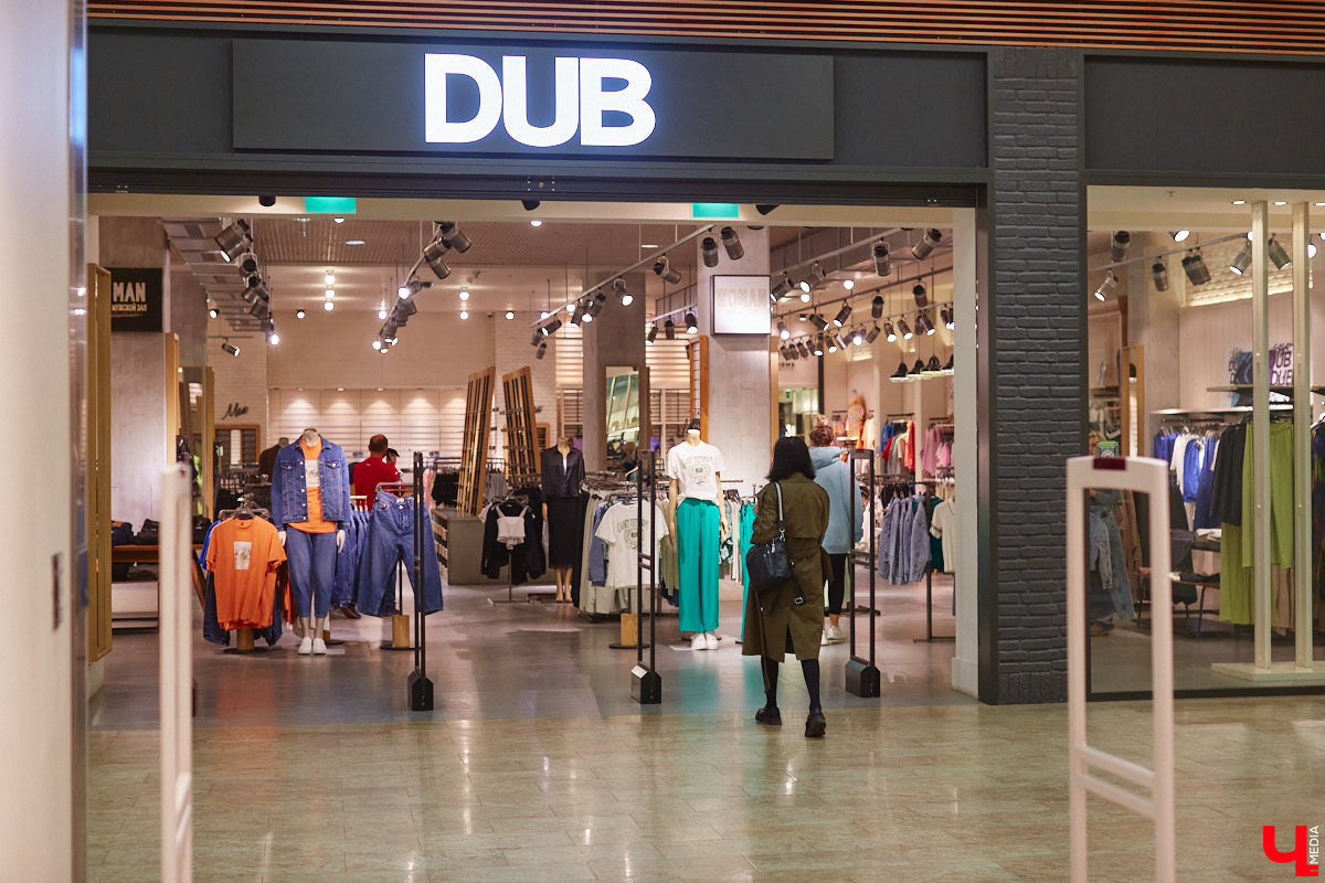 Во Владимире под названием Maag открылась обожаемая многими любителями шопинга Zara. Ее «собратья» по сети тоже обзавелись другими именами. В компании стилиста Елены Капп «Ключ-Медиа» прогулялся по старым-новым магазинам, чтобы поделиться своим впечатлением от предлагаемого ими ассортимента товаров.