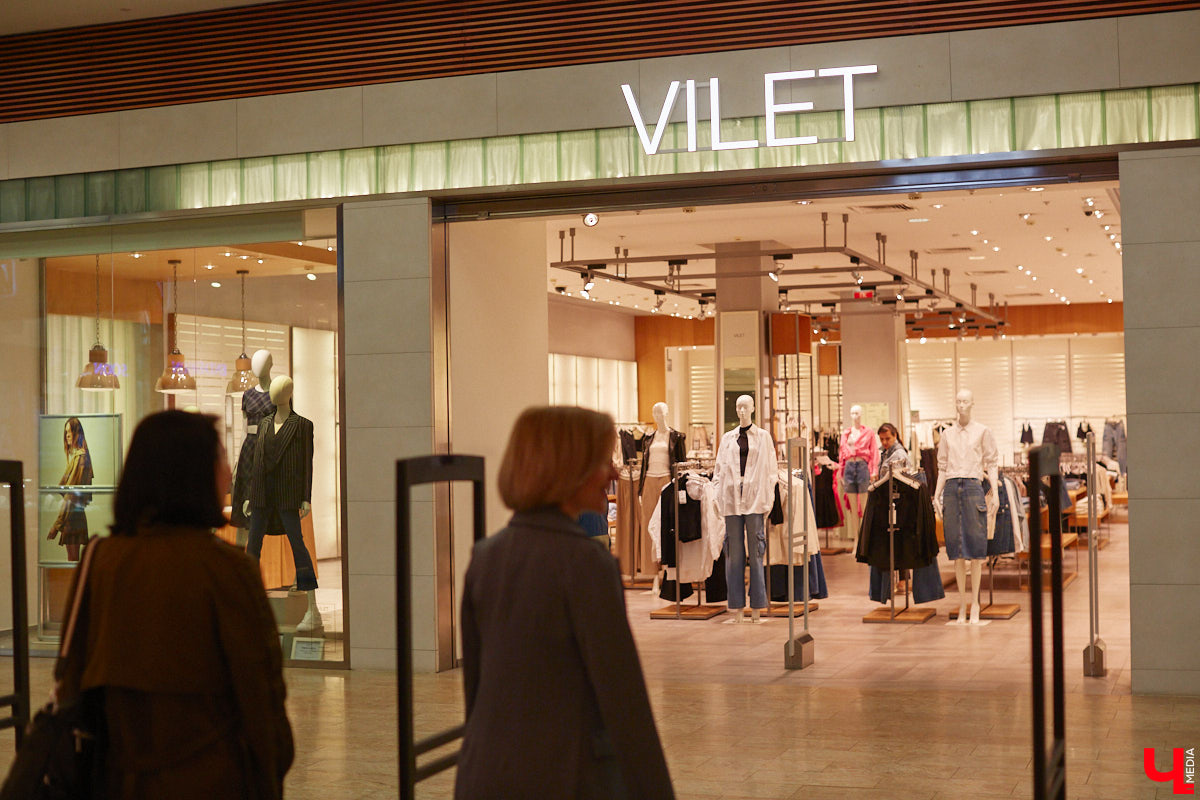 Во Владимире под названием Maag открылась обожаемая многими любителями шопинга Zara. Ее «собратья» по сети тоже обзавелись другими именами. В компании стилиста Елены Капп «Ключ-Медиа» прогулялся по старым-новым магазинам, чтобы поделиться своим впечатлением от предлагаемого ими ассортимента товаров.