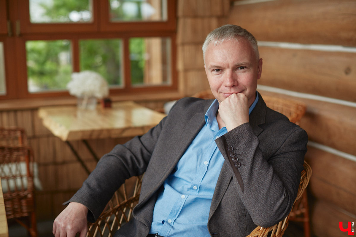 Фантастику любят все: от мала до велика. Но сегодня речь пойдет не про иные миры, а про родной 33-й регион. Именно в нем разыгрались удивительные события, которые отразил в своих работах местный писатель Алексей Михайлов, чья книга в 2021 году была признана лучшей во Владимирской области в номинации «Детская литература».