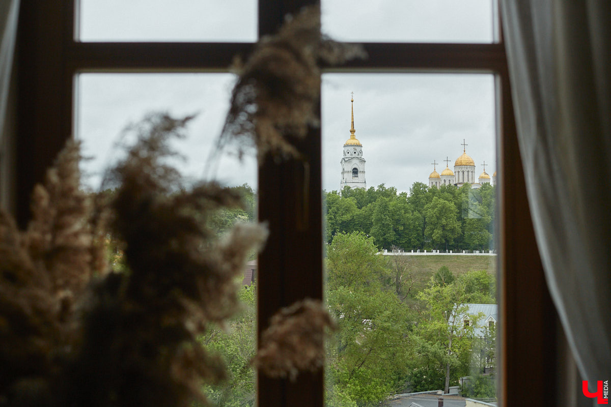 Фантастику любят все: от мала до велика. Но сегодня речь пойдет не про иные миры, а про родной 33-й регион. Именно в нем разыгрались удивительные события, которые отразил в своих работах местный писатель Алексей Михайлов, чья книга в 2021 году была признана лучшей во Владимирской области в номинации «Детская литература».