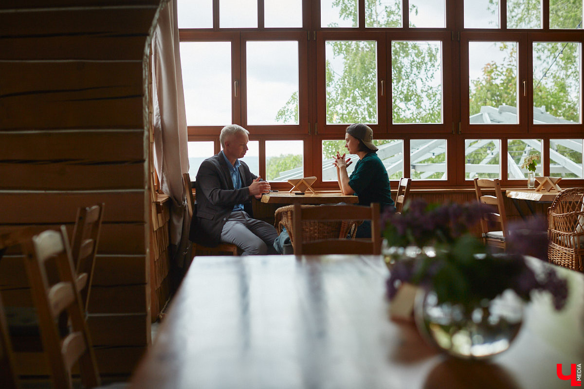 Фантастику любят все: от мала до велика. Но сегодня речь пойдет не про иные миры, а про родной 33-й регион. Именно в нем разыгрались удивительные события, которые отразил в своих работах местный писатель Алексей Михайлов, чья книга в 2021 году была признана лучшей во Владимирской области в номинации «Детская литература».