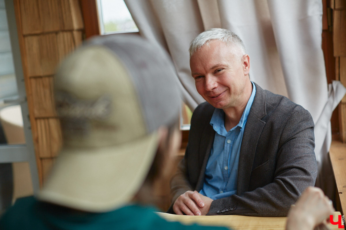 Фантастику любят все: от мала до велика. Но сегодня речь пойдет не про иные миры, а про родной 33-й регион. Именно в нем разыгрались удивительные события, которые отразил в своих работах местный писатель Алексей Михайлов, чья книга в 2021 году была признана лучшей во Владимирской области в номинации «Детская литература».