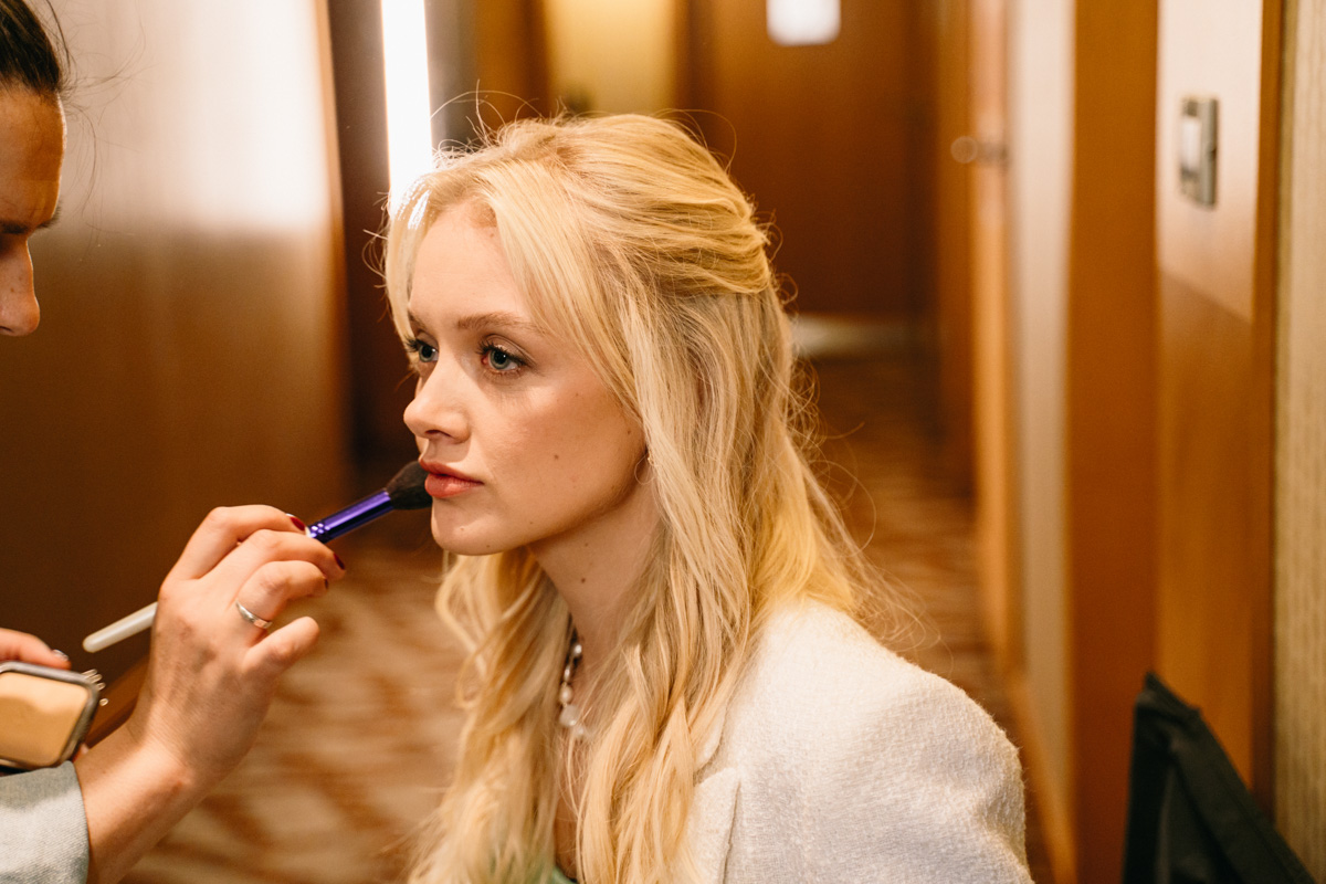 Съемки проекта по мотивам популярного турецкого сериала «Постучись в мою дверь» начались в Москве на прошлой неделе. Имена российских Серкана Болата и красавицы Эды создатели держат в тайне. А вот кто станет подругами главной героини, уже известно. Одна из них — актриса из Владимирской области Александра Тулинова.