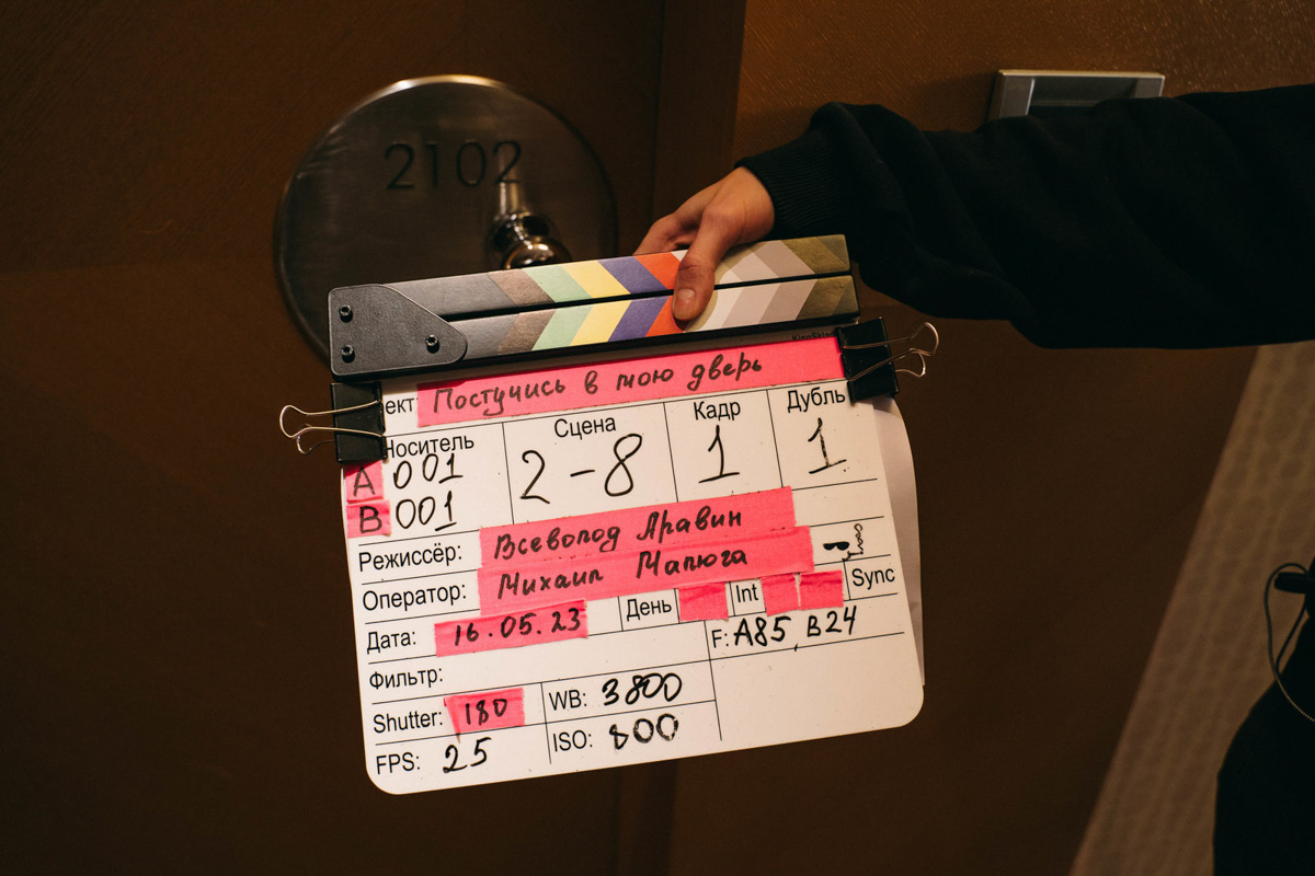 Съемки проекта по мотивам популярного турецкого сериала «Постучись в мою дверь» начались в Москве на прошлой неделе. Имена российских Серкана Болата и красавицы Эды создатели держат в тайне. А вот кто станет подругами главной героини, уже известно. Одна из них — актриса из Владимирской области Александра Тулинова.