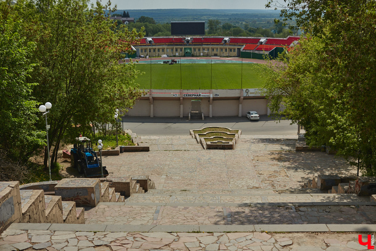Вам давно приходилось подниматься по любой из владимирских лестниц или спускаться с нее? И как, все ступеньки на месте? К сожалению, большинство подобных конструкций на улицах города разрушается. Если не верите, тогда взгляните сами на наш антирейтинг.
