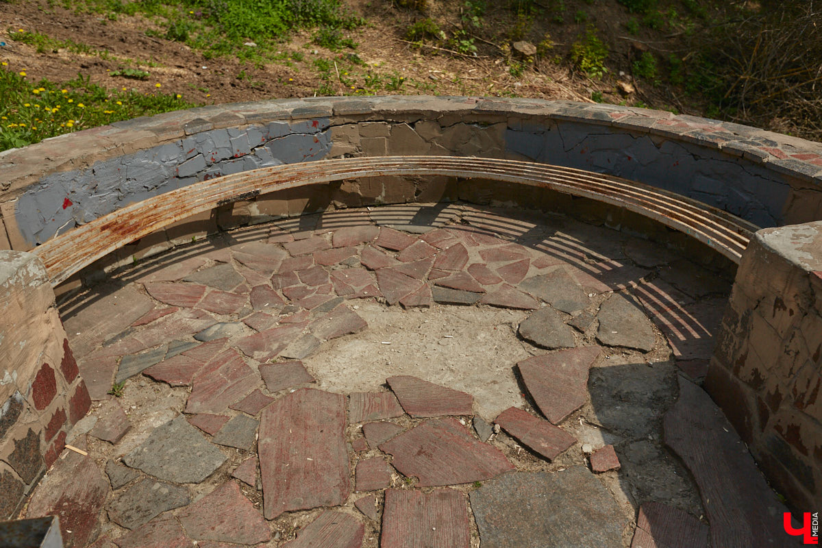 Вам давно приходилось подниматься по любой из владимирских лестниц или спускаться с нее? И как, все ступеньки на месте? К сожалению, большинство подобных конструкций на улицах города разрушается. Если не верите, тогда взгляните сами на наш антирейтинг.