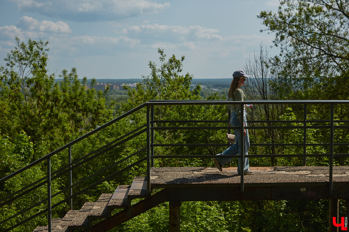 Вам давно приходилось подниматься по любой из владимирских лестниц или спускаться с нее? И как, все ступеньки на месте? К сожалению, большинство подобных конструкций на улицах города разрушается. Если не верите, тогда взгляните сами на наш антирейтинг.