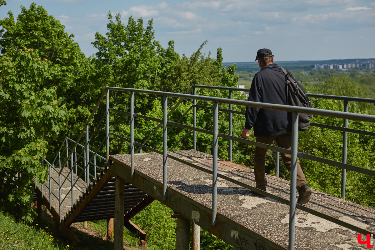 Вам давно приходилось подниматься по любой из владимирских лестниц или спускаться с нее? И как, все ступеньки на месте? К сожалению, большинство подобных конструкций на улицах города разрушается. Если не верите, тогда взгляните сами на наш антирейтинг.