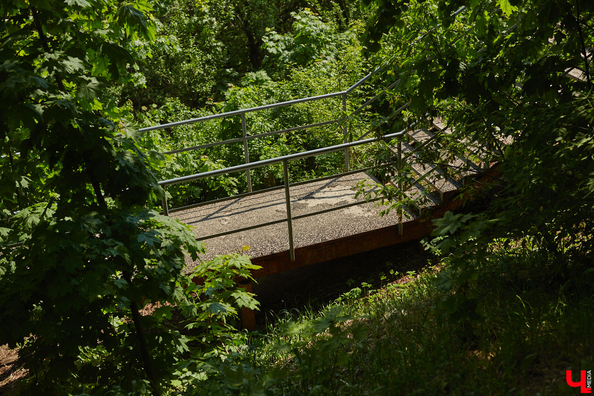 Вам давно приходилось подниматься по любой из владимирских лестниц или спускаться с нее? И как, все ступеньки на месте? К сожалению, большинство подобных конструкций на улицах города разрушается. Если не верите, тогда взгляните сами на наш антирейтинг.