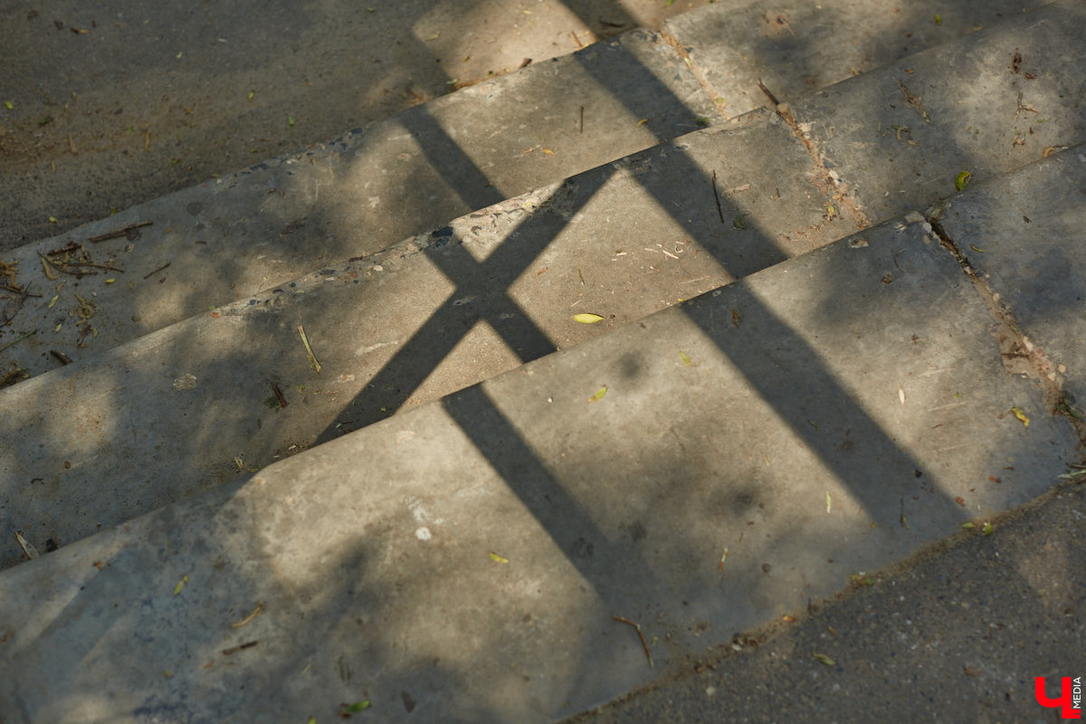 Вам давно приходилось подниматься по любой из владимирских лестниц или спускаться с нее? И как, все ступеньки на месте? К сожалению, большинство подобных конструкций на улицах города разрушается. Если не верите, тогда взгляните сами на наш антирейтинг.