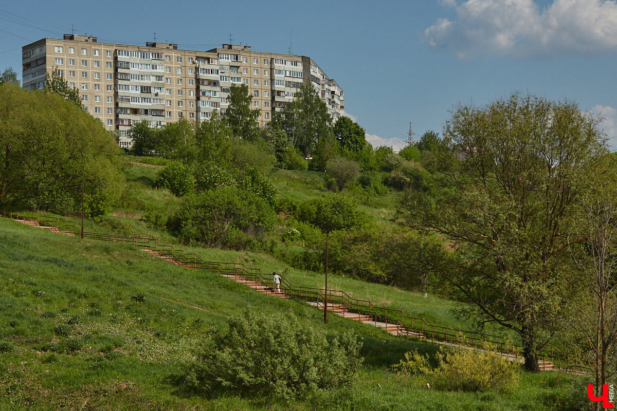 Вам давно приходилось подниматься по любой из владимирских лестниц или спускаться с нее? И как, все ступеньки на месте? К сожалению, большинство подобных конструкций на улицах города разрушается. Если не верите, тогда взгляните сами на наш антирейтинг.