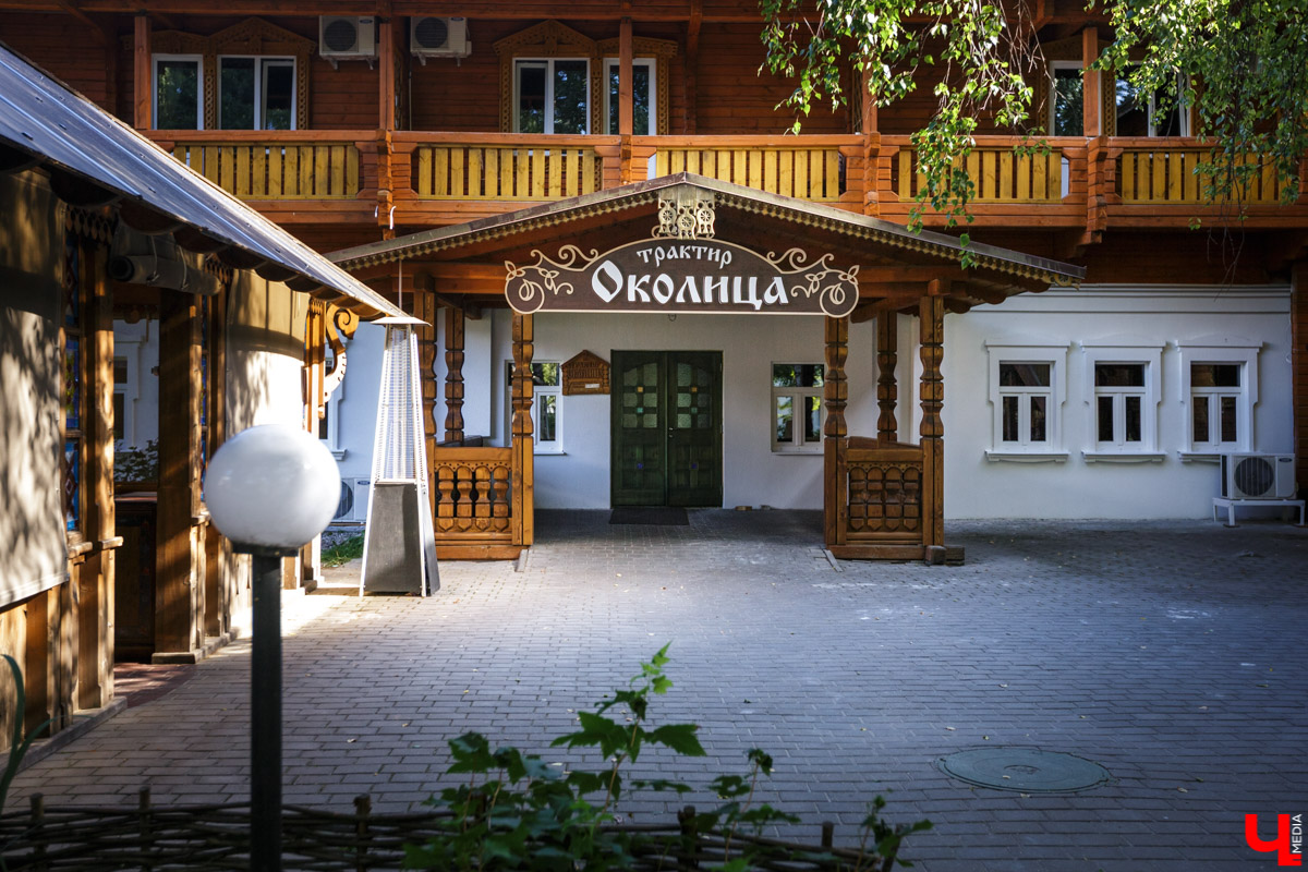 Сесть за свой столик, заказать то самое блюдо, кинуть взгляд на привычный пейзаж за окном — порой к заведениям привыкаешь не меньше, чем к любимым вещам. Но всему свойственно меняться. Закрытия и реконструкции — обычное дело для гастрономических проектов. За последнее время свои двери в нашем городе захлопнули сразу четыре. Откроют ли их вновь или это уже навсегда, выяснял «Ключ-Медиа».