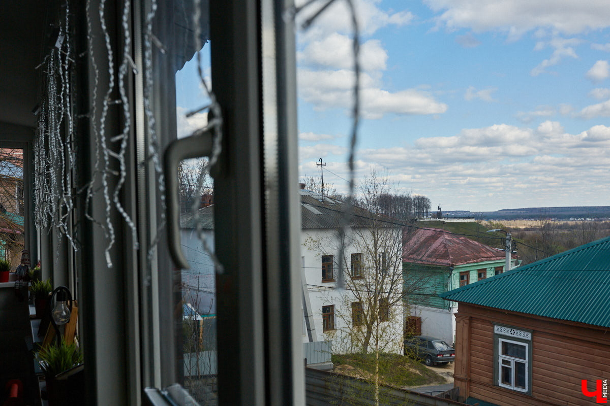 Сесть за свой столик, заказать то самое блюдо, кинуть взгляд на привычный пейзаж за окном — порой к заведениям привыкаешь не меньше, чем к любимым вещам. Но всему свойственно меняться. Закрытия и реконструкции — обычное дело для гастрономических проектов. За последнее время свои двери в нашем городе захлопнули сразу четыре. Откроют ли их вновь или это уже навсегда, выяснял «Ключ-Медиа».