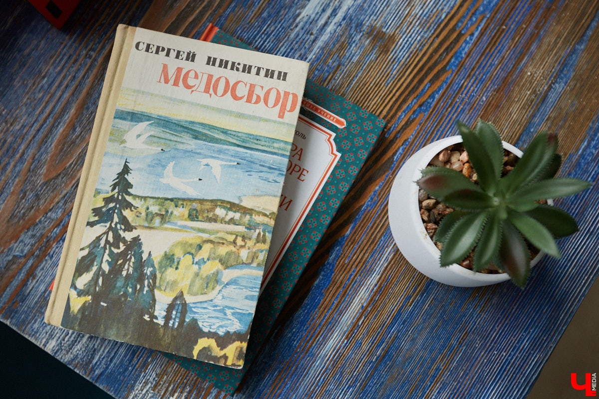 Сесть за свой столик, заказать то самое блюдо, кинуть взгляд на привычный пейзаж за окном — порой к заведениям привыкаешь не меньше, чем к любимым вещам. Но всему свойственно меняться. Закрытия и реконструкции — обычное дело для гастрономических проектов. За последнее время свои двери в нашем городе захлопнули сразу четыре. Откроют ли их вновь или это уже навсегда, выяснял «Ключ-Медиа».