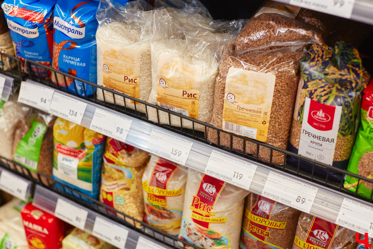 Кто-то ЗОЖ высмеивает, как группа «Ленинград», кто-то считает его ерундой и историей про отварную грудку. Но для некоторых правильное питание не тюрьма строгого режима, а яркий мир вкуса и разнообразия. Сидеть на ПП без чувства голода и с чистой совестью реально? Об этом мы поговорили с нутрициологом Надеждой Тихомировой, прогуливаясь по местному супермаркету.