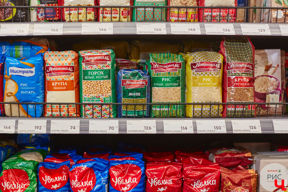 Кто-то ЗОЖ высмеивает, как группа «Ленинград», кто-то считает его ерундой и историей про отварную грудку. Но для некоторых правильное питание не тюрьма строгого режима, а яркий мир вкуса и разнообразия. Сидеть на ПП без чувства голода и с чистой совестью реально? Об этом мы поговорили с нутрициологом Надеждой Тихомировой, прогуливаясь по местному супермаркету.