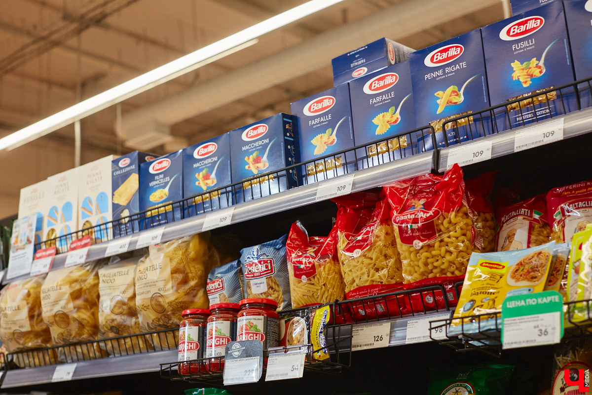 Кто-то ЗОЖ высмеивает, как группа «Ленинград», кто-то считает его ерундой и историей про отварную грудку. Но для некоторых правильное питание не тюрьма строгого режима, а яркий мир вкуса и разнообразия. Сидеть на ПП без чувства голода и с чистой совестью реально? Об этом мы поговорили с нутрициологом Надеждой Тихомировой, прогуливаясь по местному супермаркету.