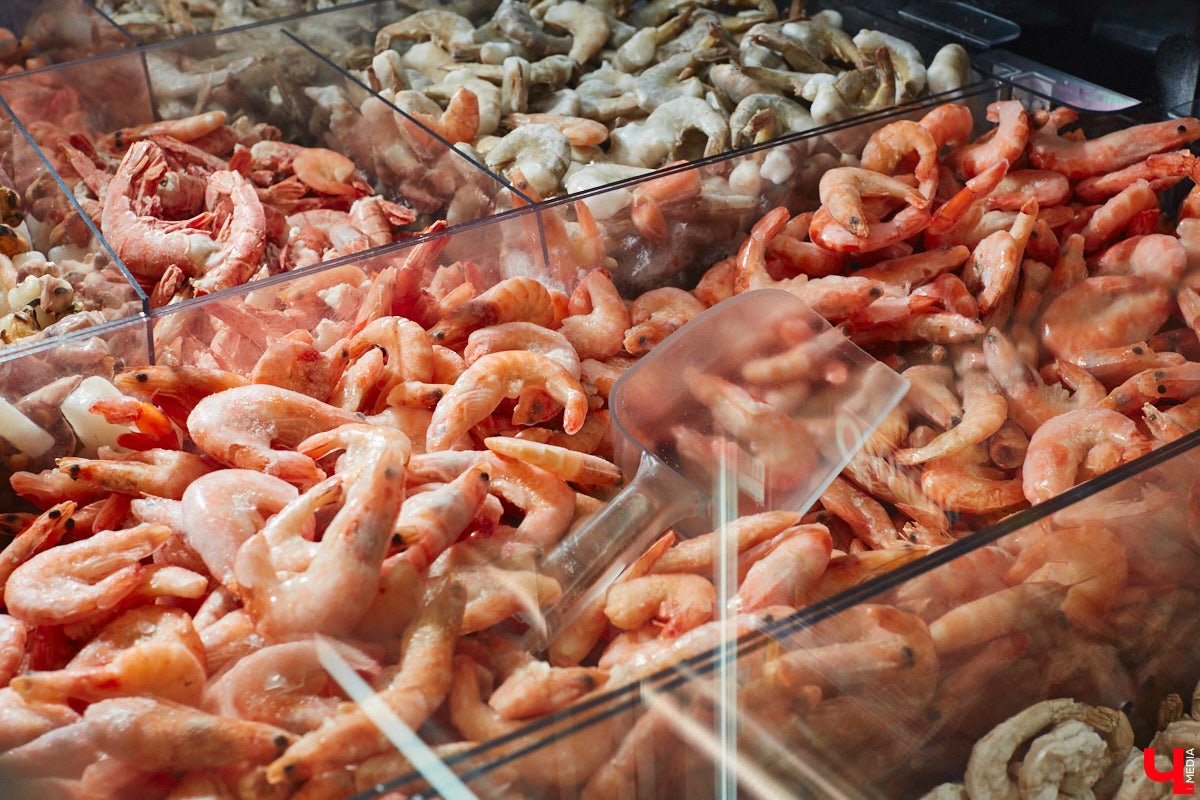 Кто-то ЗОЖ высмеивает, как группа «Ленинград», кто-то считает его ерундой и историей про отварную грудку. Но для некоторых правильное питание не тюрьма строгого режима, а яркий мир вкуса и разнообразия. Сидеть на ПП без чувства голода и с чистой совестью реально? Об этом мы поговорили с нутрициологом Надеждой Тихомировой, прогуливаясь по местному супермаркету.