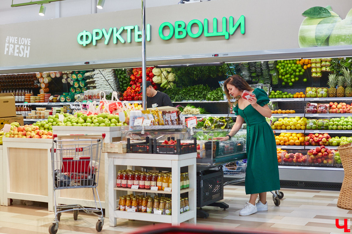 Кто-то ЗОЖ высмеивает, как группа «Ленинград», кто-то считает его ерундой и историей про отварную грудку. Но для некоторых правильное питание не тюрьма строгого режима, а яркий мир вкуса и разнообразия. Сидеть на ПП без чувства голода и с чистой совестью реально? Об этом мы поговорили с нутрициологом Надеждой Тихомировой, прогуливаясь по местному супермаркету.