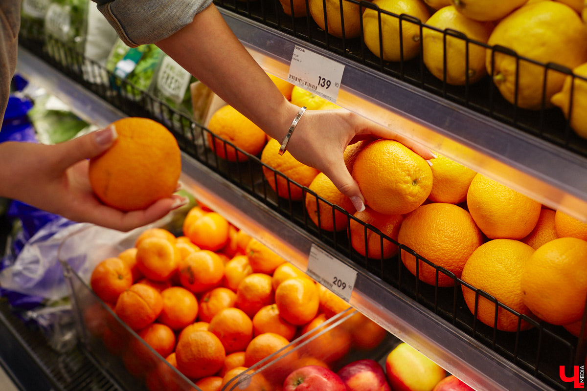 Кто-то ЗОЖ высмеивает, как группа «Ленинград», кто-то считает его ерундой и историей про отварную грудку. Но для некоторых правильное питание не тюрьма строгого режима, а яркий мир вкуса и разнообразия. Сидеть на ПП без чувства голода и с чистой совестью реально? Об этом мы поговорили с нутрициологом Надеждой Тихомировой, прогуливаясь по местному супермаркету.