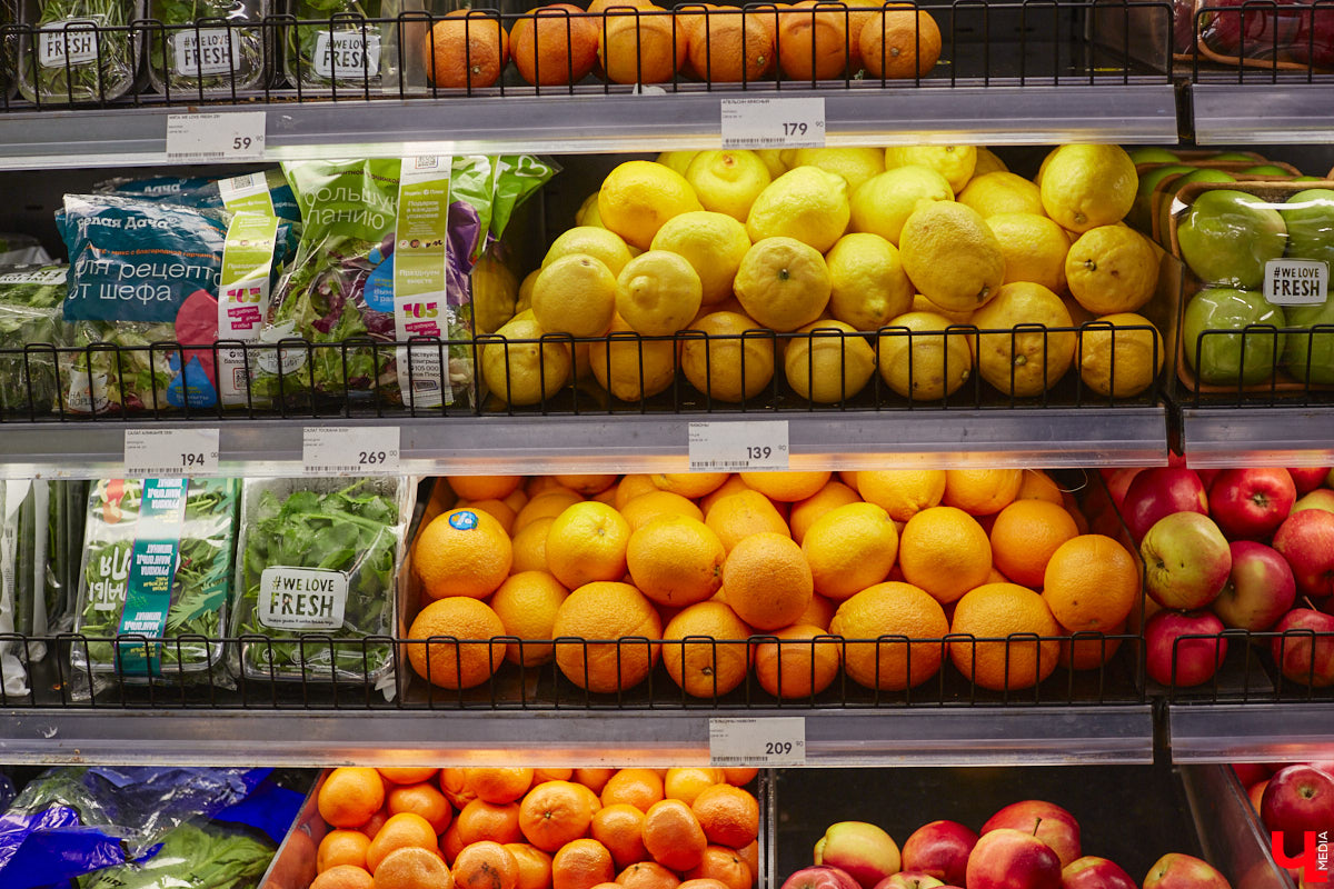 Кто-то ЗОЖ высмеивает, как группа «Ленинград», кто-то считает его ерундой и историей про отварную грудку. Но для некоторых правильное питание не тюрьма строгого режима, а яркий мир вкуса и разнообразия. Сидеть на ПП без чувства голода и с чистой совестью реально? Об этом мы поговорили с нутрициологом Надеждой Тихомировой, прогуливаясь по местному супермаркету.